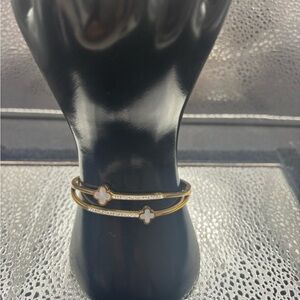 Elegant Gold and White Women's Bracelet stainless steel with mother of pearl.